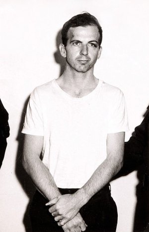 Lee_Harvey_Oswald_1963.jpg