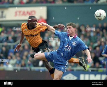 oldham-athletic-v-wolverhampton-wanderers-at-boundary-park-13496-eric-young-and-steve-redmond-...jpg