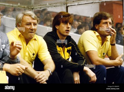 wolves-manager-tommy-docherty-with-jim-melrose-and-jim-barron-in-1984-BD69FY.jpg