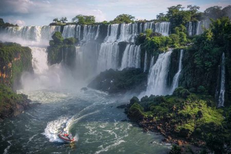 iguazu-falls--iguazu-national-park--brazil-argentina-paraguay-border--1171077586-0c0af92a39e24...jpg