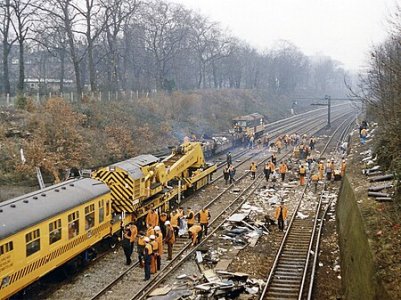 Clapham_Junction_1988_incident_2_geograph-3149688-by-Ben-Brooksbank.jpg