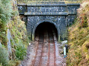 Entrance_to_Summit_Tunnel._-_geograph.org.uk_-_424169.jpg