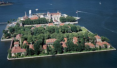 Aerial_view_of_Ellis_Island,_Jersey_City,_New_Jersey_LCCN2011635626_-_cropped_balance.jpg