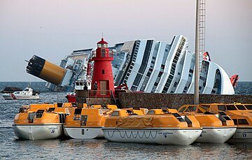 Collision_of_Costa_Concordia_11.jpg