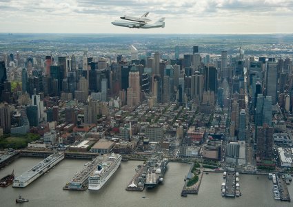 1280px-Shuttle_Enterprise_Flight_to_New_York_(201204270023HQ).jpg