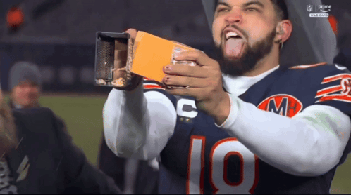 chicago-bears-caleb-williams-cheese.gif