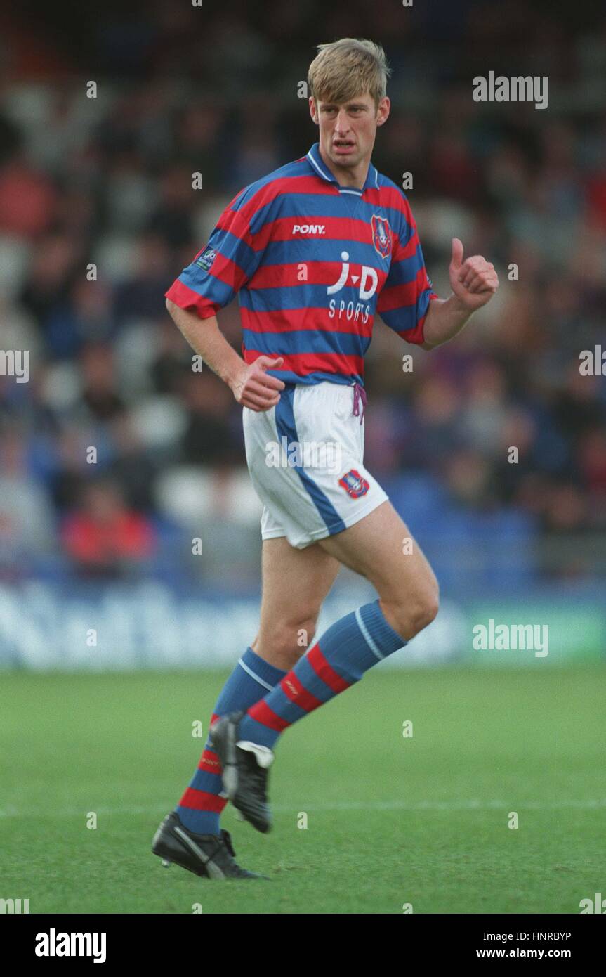 ian-ormondroyd-oldham-athletic-fc-16-october-1996-HNRBYP.jpg