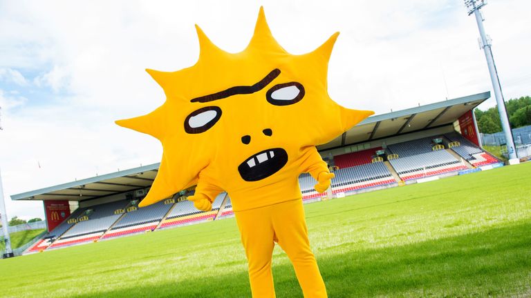 kingsley-mascot-partick-thistle-sns_3317986.jpg