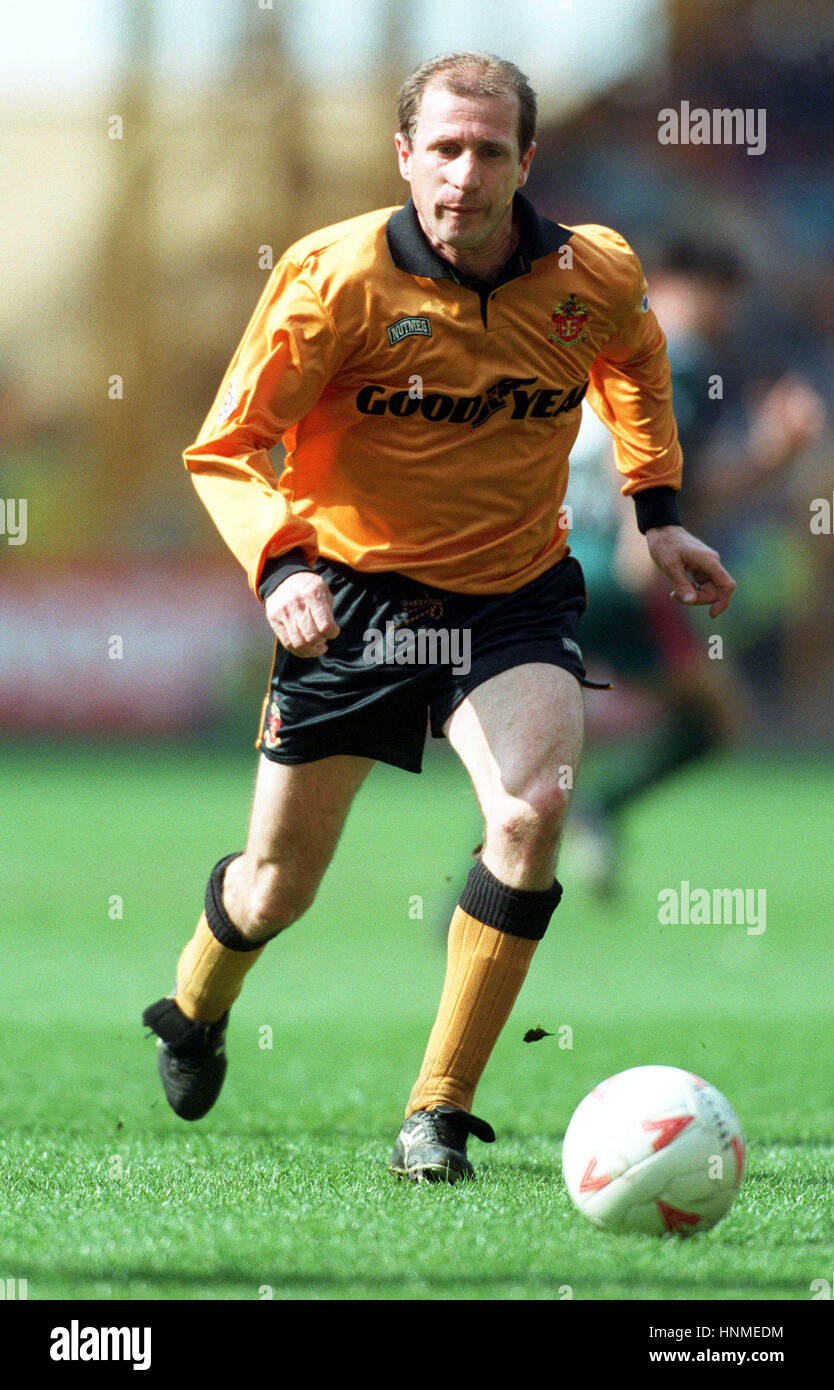 gordon-cowans-wolverhampton-wanderers-fc-11-april-1995-HNMEDM.jpg