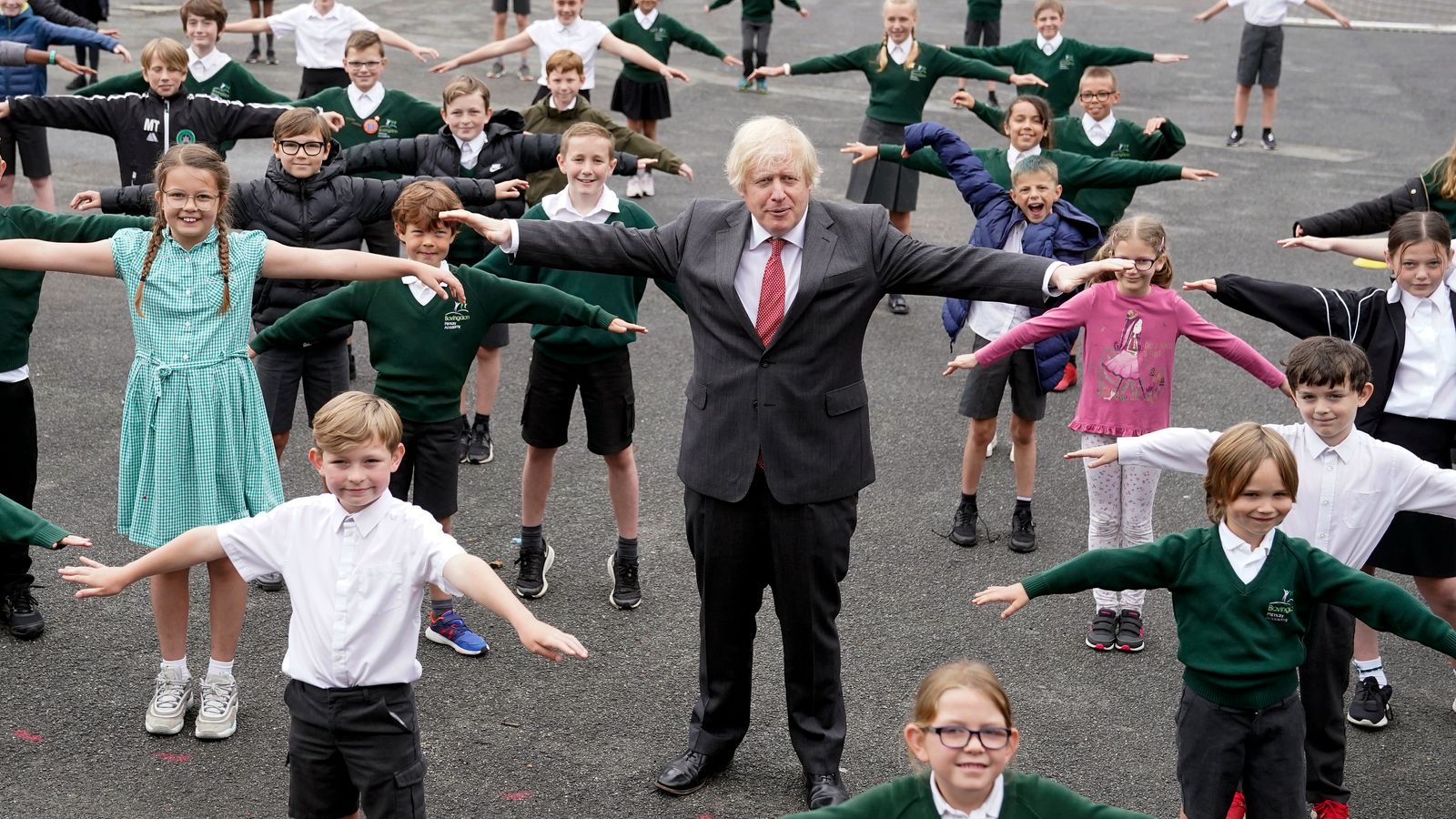 skynews-boris-johnson-bovingdon-primary-academy_5017676.jpg