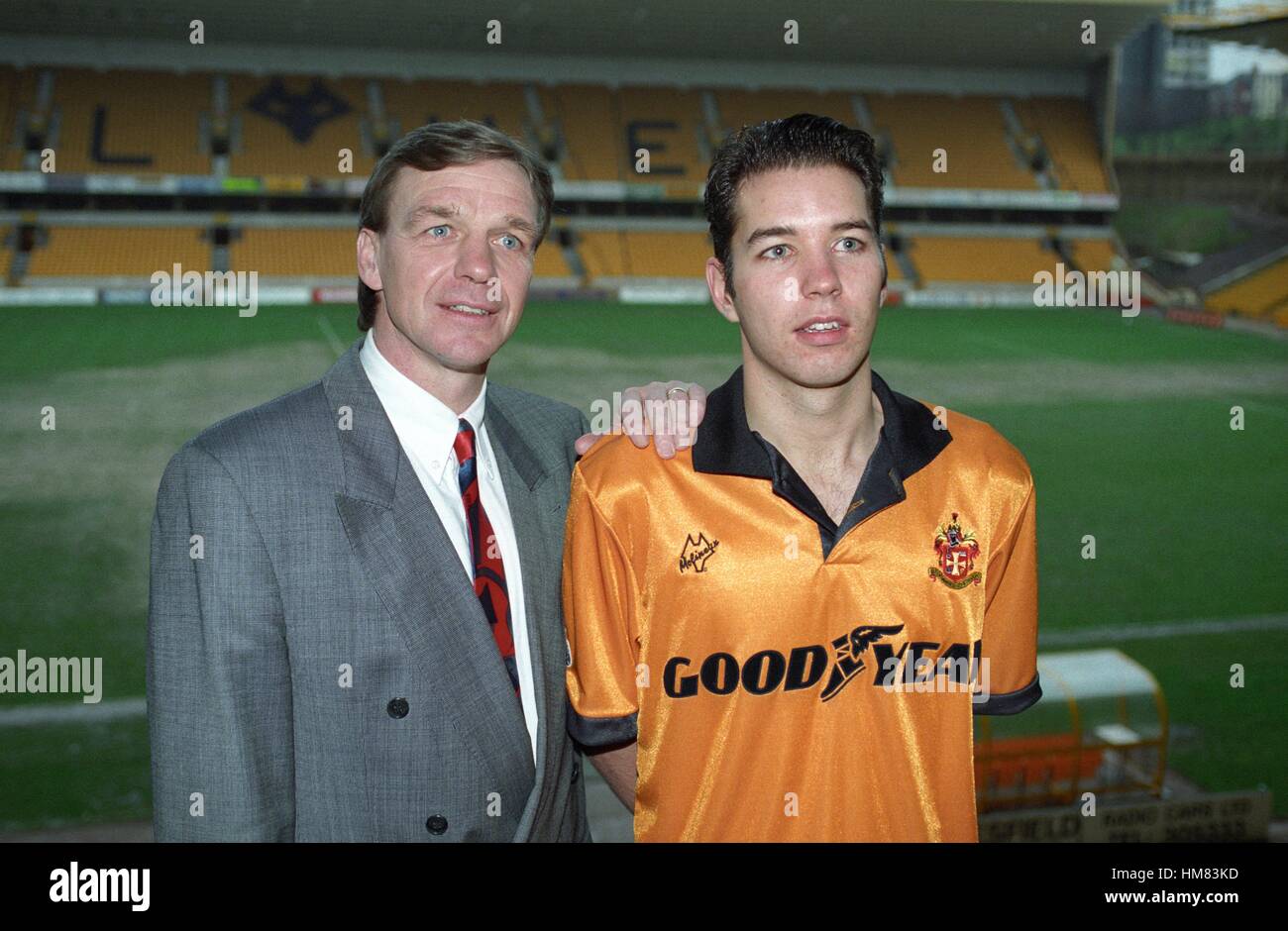 darren-ferguson-signs-for-wolverhampton-wanderers-with-manager-graham-HM83KD.jpg